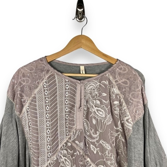 Tiny Anthropologie Hazel Embroidered Sequin Dolman Sleeve Top, Grey/Blush, Small - Picture 3 of 9